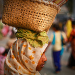 Labor Markets, Fertility Decisions and Human Capital Investments