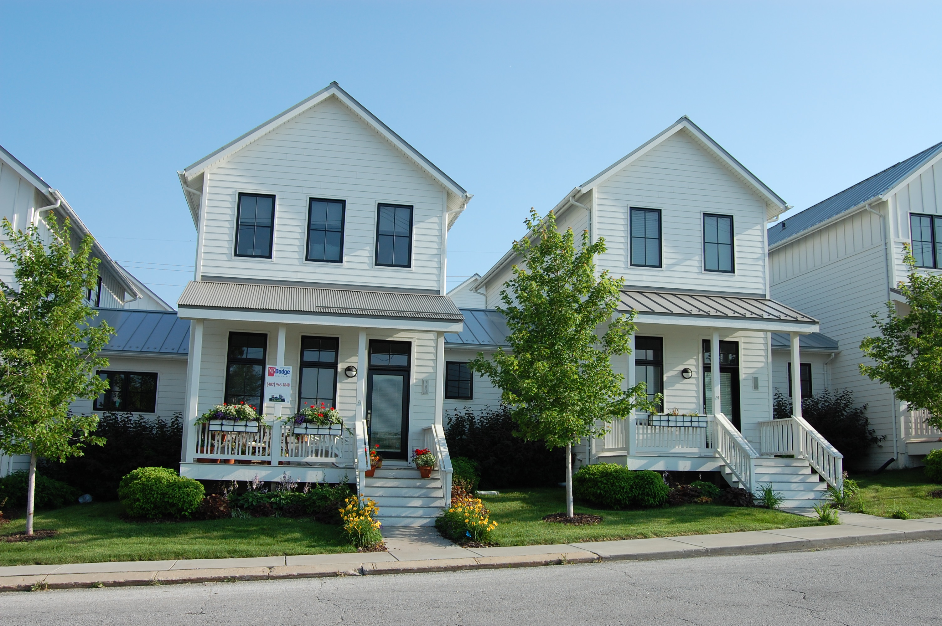 How Does Consumption Spending Respond to Housing Prices?