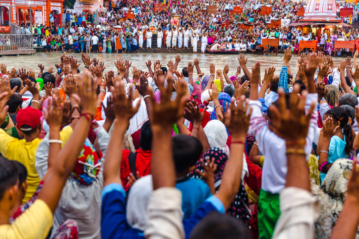 La democracia paga: nueva evidenca sobre su impacto en el crecimiento económico
