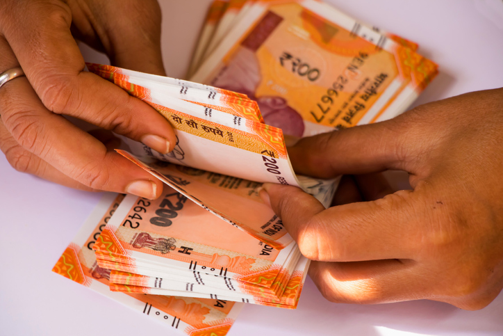 Benchmarking Development Projects to Cash